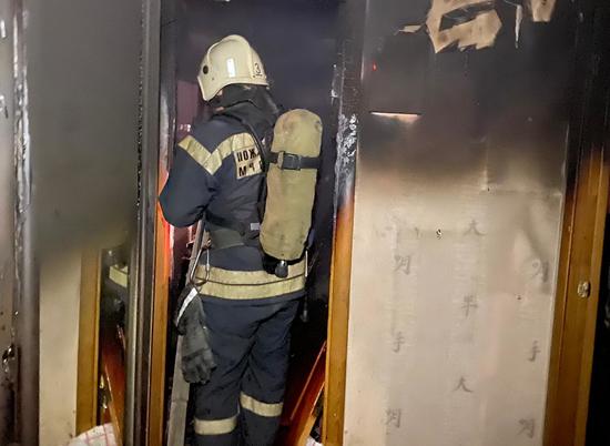 В центре Волгограда из-за пожара эвакуировали 35 человек