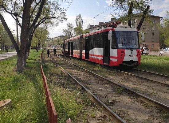 На севере Волгограда скоростной трамвай сошёл с рельсов