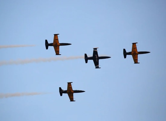 В Волгограде военные летчики провели репетицию воздушного парада