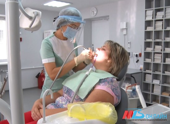Работающие в майские праздники стоматологии назвали в Волгограде