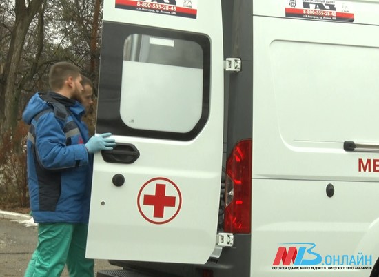 Волгоградские врачи получили доплаты за контакт с зараженными COVID-19