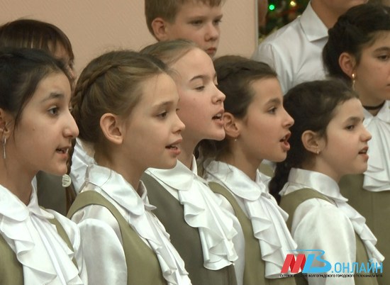 Юные волгоградцы споют «День Победы» под руководством Юрия Башмета