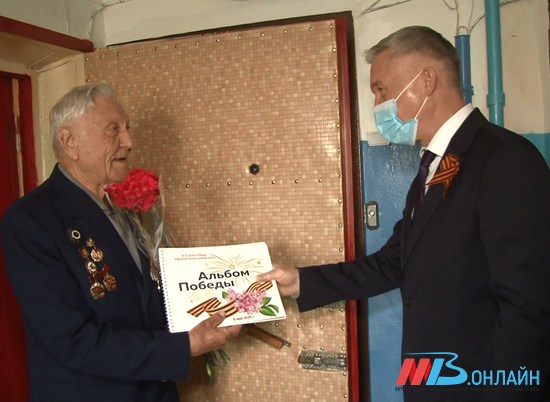 Депутаты гордумы поздравили волгоградских ветеранов с Днем Победы
