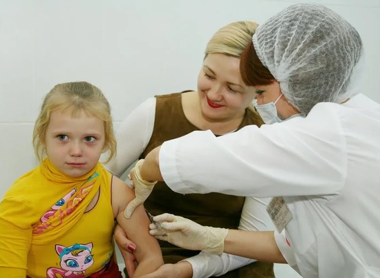 В Волгоградской области началась сезонная вакцинация детей и подростков
