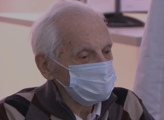 Столетний ветеран успешно вылечился от коронавируса в России