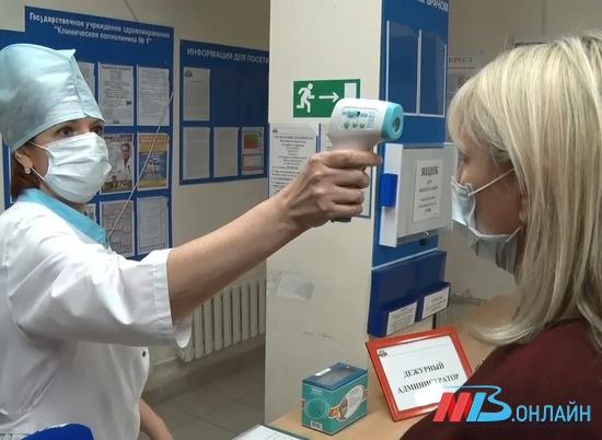 Около ста медиков в Волгоградской области заразились COVID-19