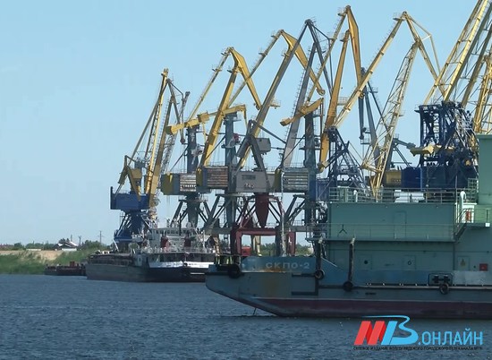 Капитана и механика в Волгограде обвиняют в хищении нефтепродуктов