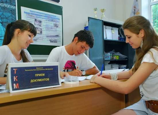 Названа дата зачисления студентов в российские вузы