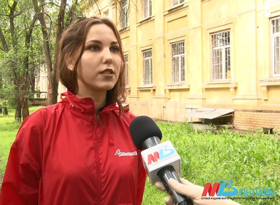 Активисты ОНФ навели порядок рядом с детской больницей в Волгограде