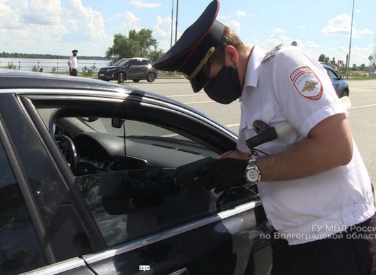 Более 70 волгоградских водителей попались на нарушении правил тонировки