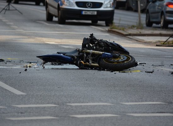 Волгоградского школьника на мотоцикле сбила отечественная легковушка