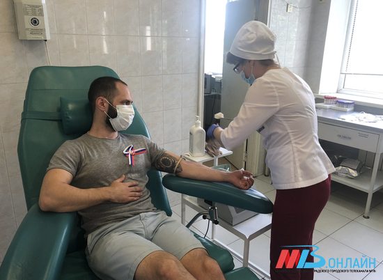 В Волгограде пациентам с коронавирусом переливают плазму крови