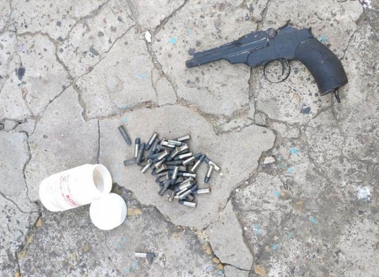 У жителя Волгоградской области изъяли самодельный пистолет и патроны