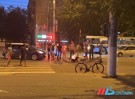 Волгоградский активист обвинил мэрию в аварии с участием велосипедиста. Почему он не прав?