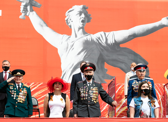 В Волгограде провели парад в честь 75-летия Победы