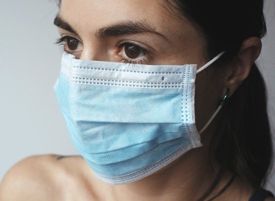 Анестезиолог рассказал, почему опасно носить маску на подбородке