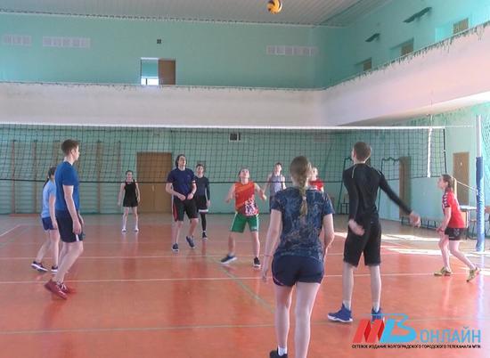 В 12 сельских школах Волгоградской области завершают ремонт спортзалов