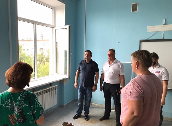В Волгограде проверили качество окон в школьных классах
