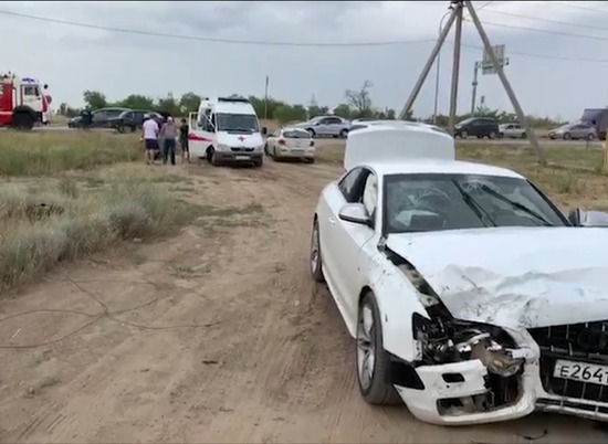 Нежданова улица волгоград. Авария в Волгограде в Ворошиловском районе. Авария в Волгограде в Ворошиловском районе утром. Авария на Неждановой Волгоград. ДТП В Волгограде вчера в Ворошиловском районе.