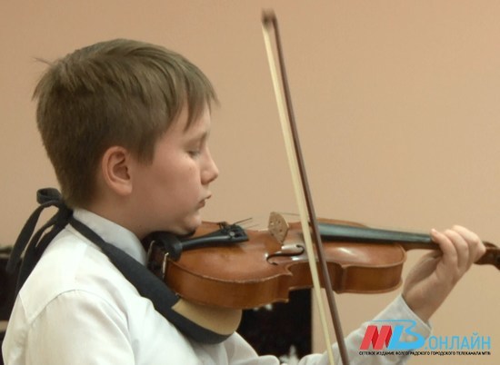 В 4 музыкальных школах Волгоградской области появятся новые инструменты