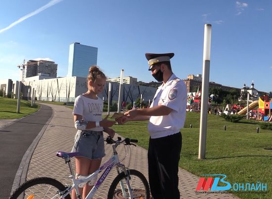 Волгоградским велосипедистам напомнили о правилах поведения на дороге