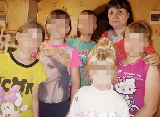 Под Волгоградом многодетная семья потеряла в пожаре дом