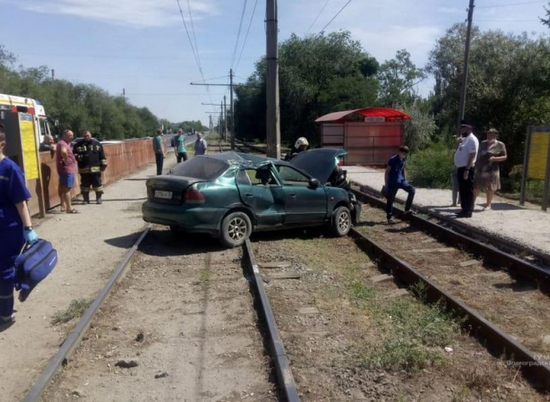 ДТП на трамвайных путях в Волжском: погиб водитель без прав
