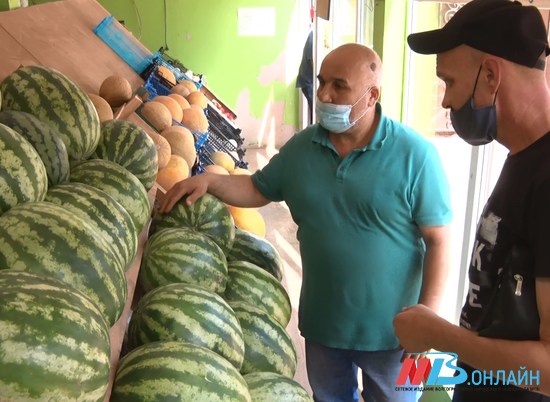 Как выбрать арбуз, на что обращать внимание: в Волгограде открыт арбузный сезон