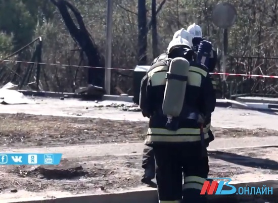 «Я видел, как пожарные горели»: ЧП на заправке в Волгограде, всё самое главное