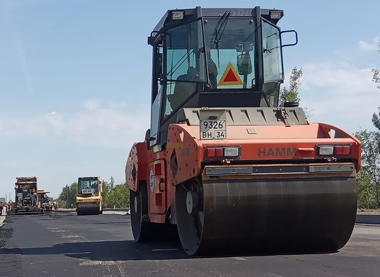 В Волгограде заканчивают строительство новой дороги у ТРК «Акварель»