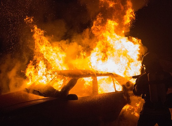 Ночью в Волжском сгорела BMW