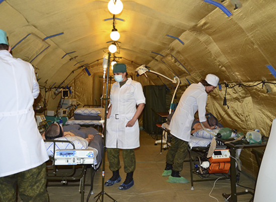 Под Волгоградом военные медики тренировались оказывать помощь раненым