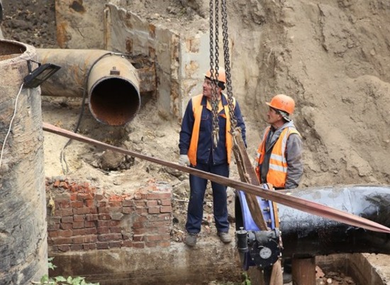Специалисты заменили повреждённый участок трубопровода на улице Ангарской