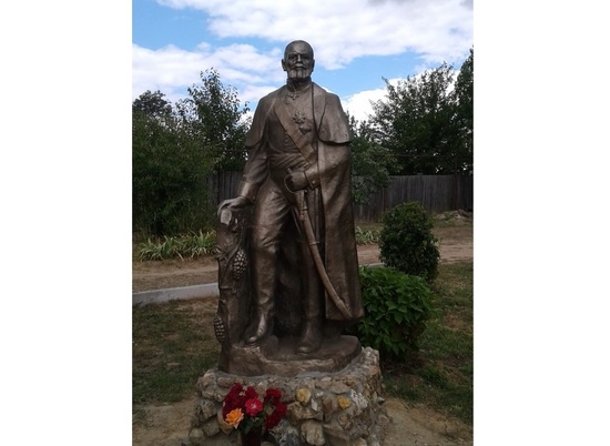 В посёлке Горьковском установили памятник коменданту Цыплетеву