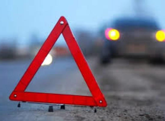 Волгоградский таксист врезался в самосвал и погиб за рулем