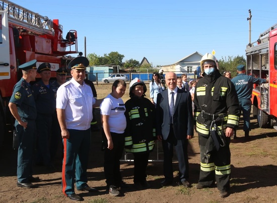 Волгоградские пожарные провели для учеников районной школы открытый урок