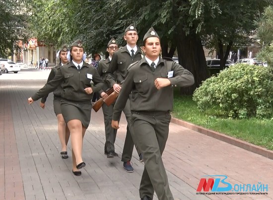 Ученики школы № 140 заступили на Пост номер один в Волгограде