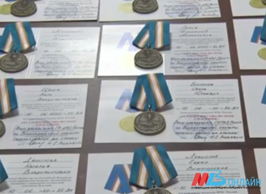22 волгоградских медика получили награды за борьбу с ковидом