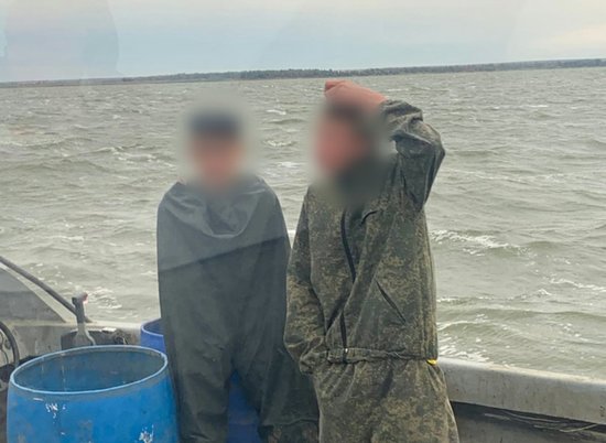 Под Волгоградом два подростка всю ночь провели в лодке в 7 км от берега
