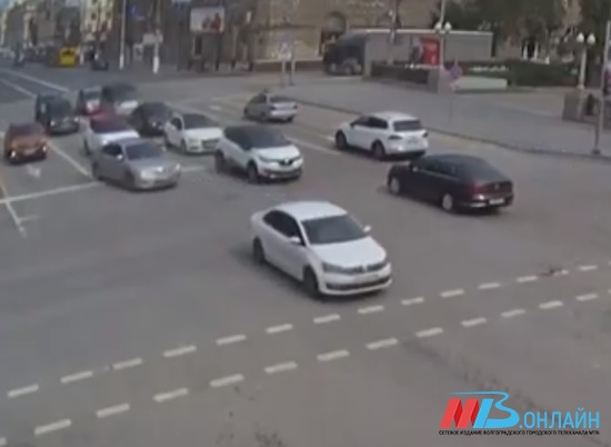 На сложном перекрестке в центре Волгограда меняют скоростной режим