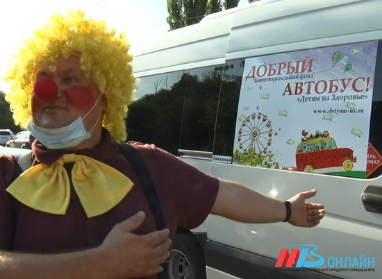 «Добрый автобус» в Волгограде собрал подарки для больных детей
