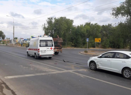 В Волгограде в аварии пострадал ребенок и пассажир скорой помощи