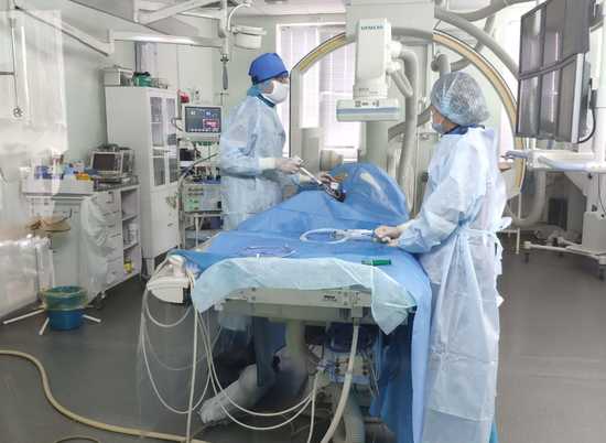 Волгоградские медики провели операцию на сердце безнадежной пациентки