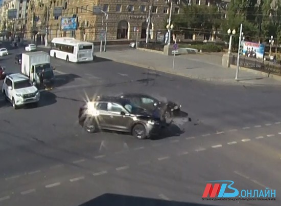 На опасном перекрестке в центре Волгограда ограничили скорость