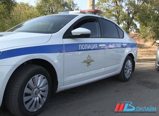 В Волгоградской области иномарка врезалась в дом, есть пострадавшие