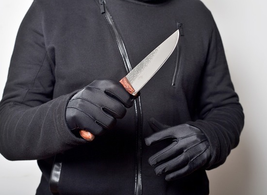 В Волгоградской области мужчине порезали лицо ножом
