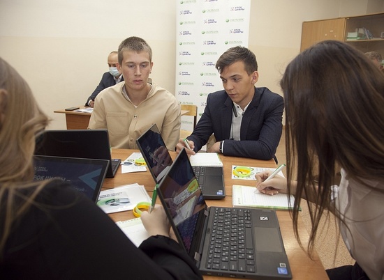 Для школьников Волгоградской области провели первый открытый "Урок цифры"