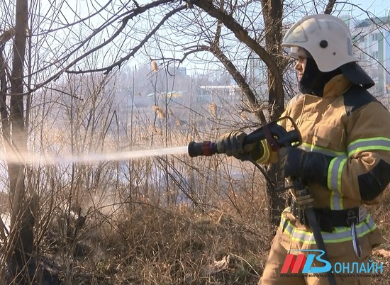 Под Волгоградом тушили крупный пожар более 4 часов