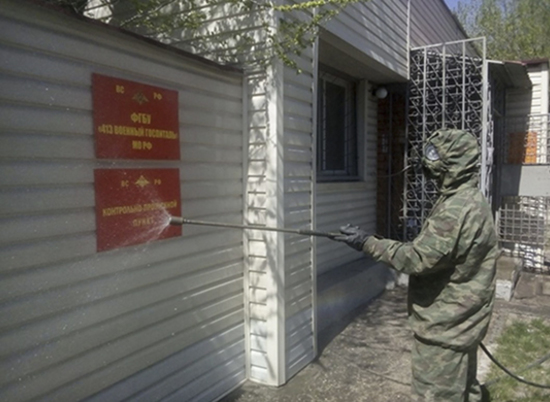 Военные химики продезинфицировали госпиталь в Волгограде