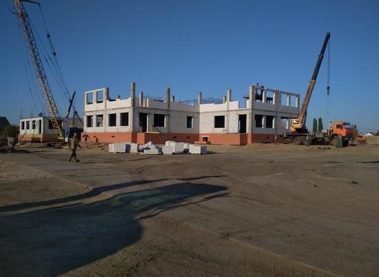 В Новониколаевском районе возводят второй этаж нового детского сада
